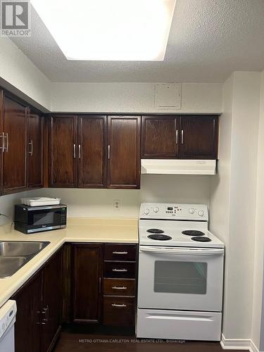 202 - 1500 Riverside Drive, Ottawa, ON - Indoor Photo Showing Kitchen With Double Sink