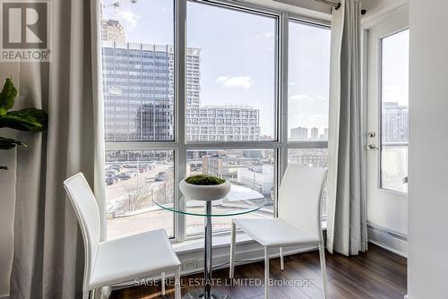 816 - 60 Berwick Avenue, Toronto, ON - Indoor Photo Showing Dining Room