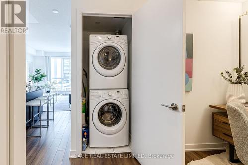 816 - 60 Berwick Avenue, Toronto, ON - Indoor Photo Showing Laundry Room