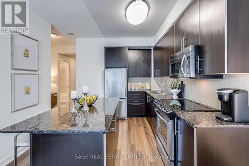 816 - 60 Berwick Avenue, Toronto, ON - Indoor Photo Showing Kitchen With Upgraded Kitchen