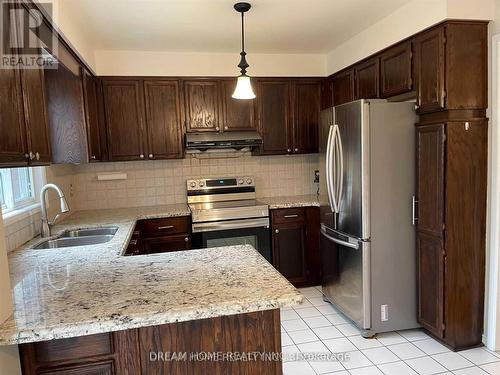 417 Luzon Crescent, Mississauga, ON - Indoor Photo Showing Kitchen With Double Sink With Upgraded Kitchen