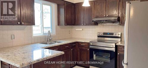 417 Luzon Crescent, Mississauga, ON - Indoor Photo Showing Kitchen With Double Sink