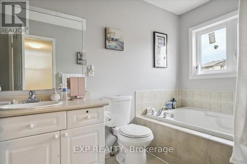 411 Murray Ross Parkway, Toronto, ON - Indoor Photo Showing Bathroom