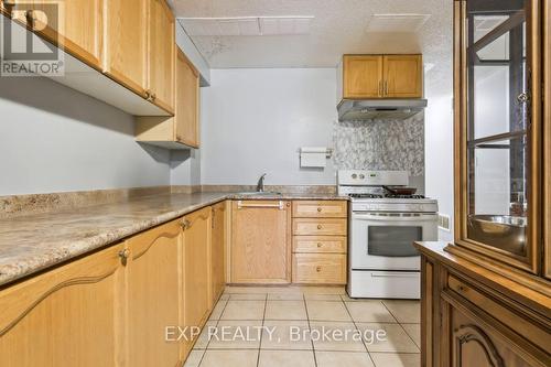 411 Murray Ross Parkway, Toronto, ON - Indoor Photo Showing Kitchen