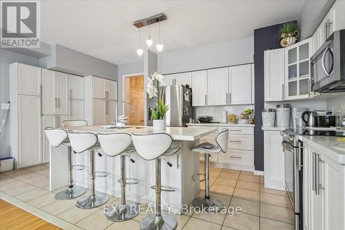 411 Murray Ross Parkway, Toronto, ON - Indoor Photo Showing Kitchen