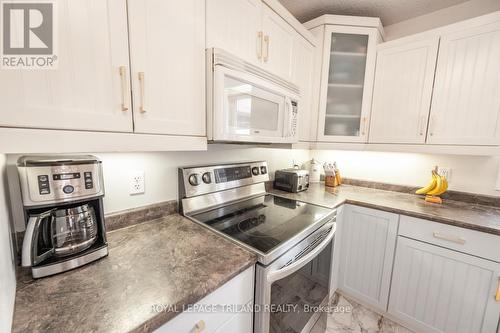 68 Meadowvale Drive, St. Thomas, ON - Indoor Photo Showing Kitchen