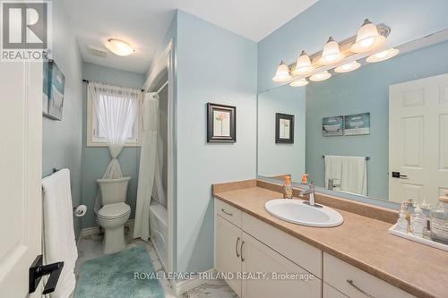 68 Meadowvale Drive, St. Thomas, ON - Indoor Photo Showing Bathroom