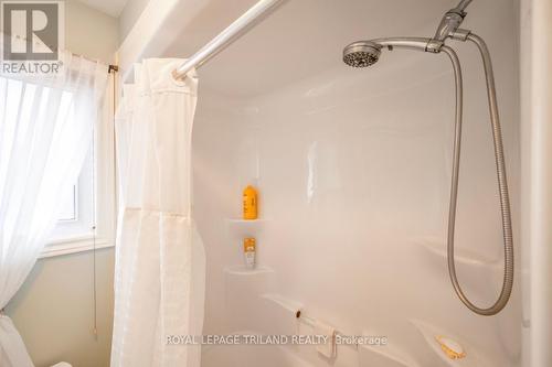 68 Meadowvale Drive, St. Thomas, ON - Indoor Photo Showing Bathroom