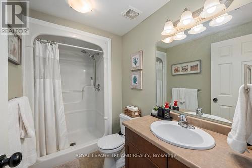 68 Meadowvale Drive, St. Thomas, ON - Indoor Photo Showing Bathroom