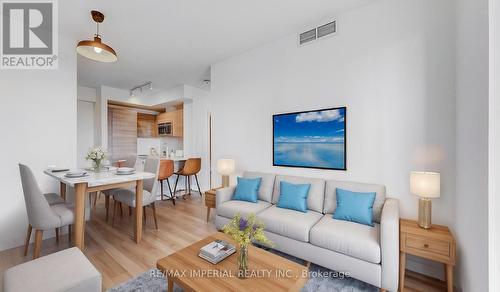 2706 - 3 Gloucester Street, Toronto, ON - Indoor Photo Showing Living Room