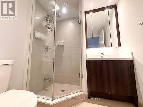 319 - 1 Edgewater Drive, Toronto, ON - Indoor Photo Showing Bathroom