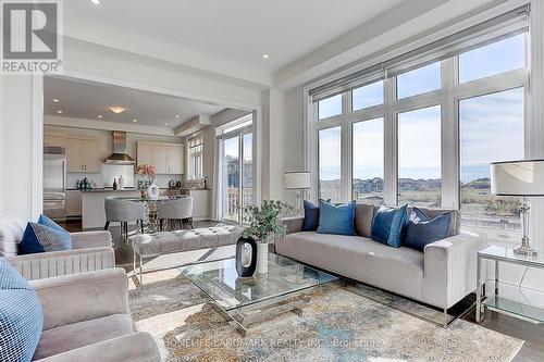 29 Perigo Court, Richmond Hill, ON - Indoor Photo Showing Living Room