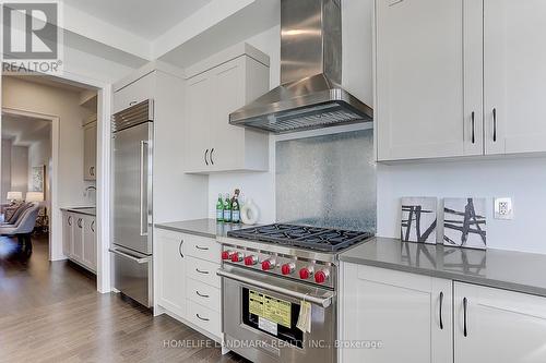 29 Perigo Court, Richmond Hill, ON - Indoor Photo Showing Kitchen With Upgraded Kitchen