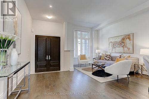 29 Perigo Court, Richmond Hill, ON - Indoor Photo Showing Living Room