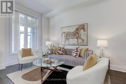 29 Perigo Court, Richmond Hill, ON - Indoor Photo Showing Living Room