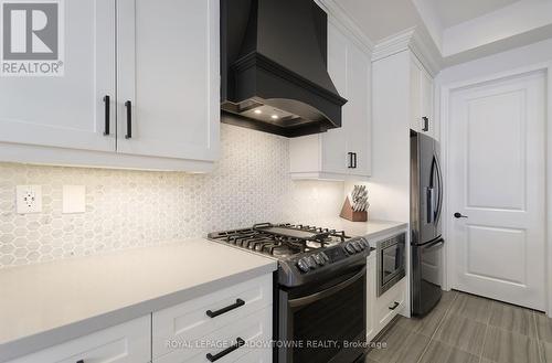 3173 Millicent Avenue, Oakville, ON - Indoor Photo Showing Kitchen With Upgraded Kitchen