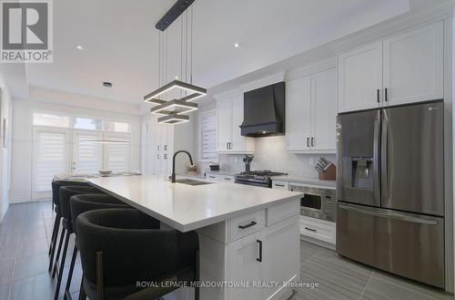 3173 Millicent Avenue, Oakville, ON - Indoor Photo Showing Kitchen With Upgraded Kitchen