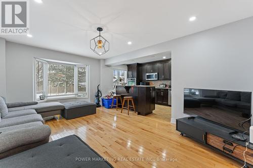 3035 Uplands Drive, Ottawa, ON - Indoor Photo Showing Living Room