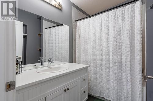 4349 Yellowhead Highway, Kamloops, BC - Indoor Photo Showing Bathroom