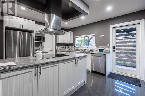 4349 Yellowhead Highway, Kamloops, BC - Indoor Photo Showing Kitchen With Upgraded Kitchen