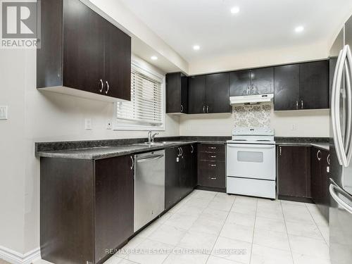 09 - 200 Veterans Drive, Brampton, ON - Indoor Photo Showing Kitchen