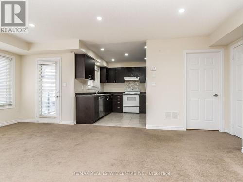 09 - 200 Veterans Drive, Brampton, ON - Indoor Photo Showing Kitchen