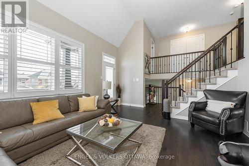 654 Dundonald Drive, Ottawa, ON - Indoor Photo Showing Living Room