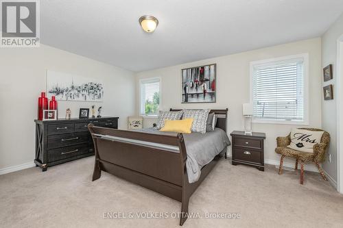 654 Dundonald Drive, Ottawa, ON - Indoor Photo Showing Bedroom