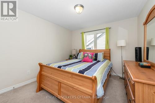 654 Dundonald Drive, Ottawa, ON - Indoor Photo Showing Bedroom