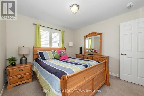 654 Dundonald Drive, Ottawa, ON - Indoor Photo Showing Bedroom