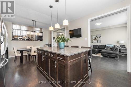 654 Dundonald Drive, Ottawa, ON - Indoor Photo Showing Living Room