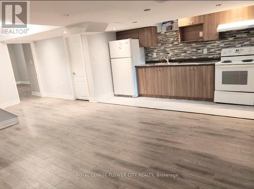 6 Prima Vista Court, Brampton, ON - Indoor Photo Showing Kitchen