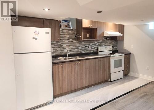 6 Prima Vista Court, Brampton, ON - Indoor Photo Showing Kitchen With Double Sink