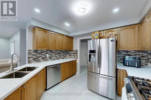 20 Edenvalley Road, Brampton, ON - Indoor Photo Showing Kitchen With Double Sink With Upgraded Kitchen