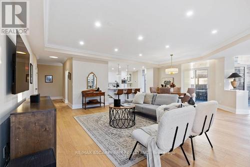 301 - 1477 Lakeshore Road, Burlington, ON - Indoor Photo Showing Living Room