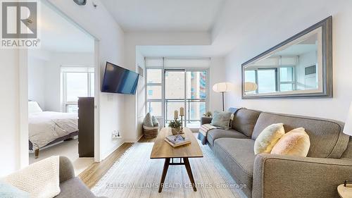 612 - 840 Queen'S Plate Drive, Toronto, ON - Indoor Photo Showing Living Room