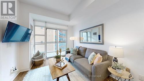 612 - 840 Queen'S Plate Drive, Toronto, ON - Indoor Photo Showing Living Room