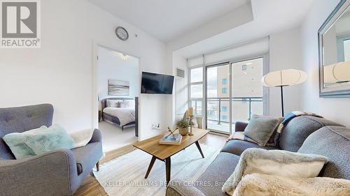 612 - 840 Queen'S Plate Drive, Toronto, ON - Indoor Photo Showing Living Room