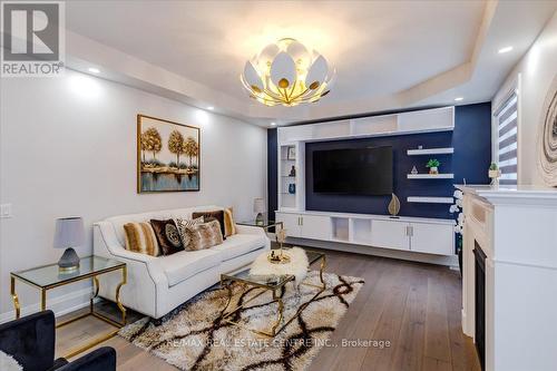 18 Elverton Crescent, Brampton, ON - Indoor Photo Showing Living Room