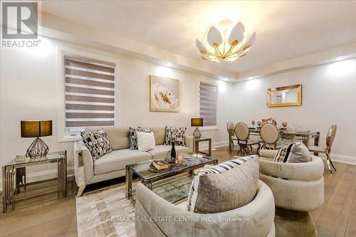 18 Elverton Crescent, Brampton, ON - Indoor Photo Showing Living Room