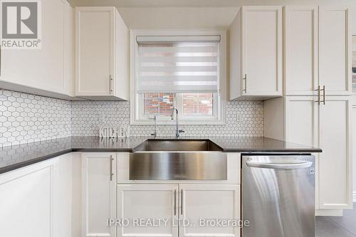 4 Brigham Avenue, Hamilton, ON - Indoor Photo Showing Kitchen