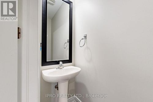 4 Brigham Avenue, Hamilton, ON - Indoor Photo Showing Bathroom