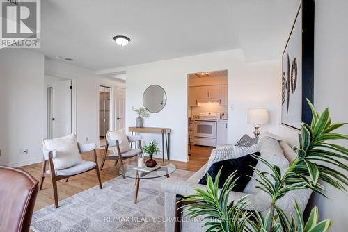 1207 - 237 King Street W, Cambridge, ON - Indoor Photo Showing Living Room