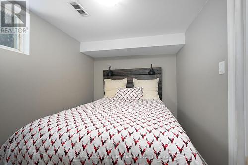 8 Gafney Court, Hamilton, ON - Indoor Photo Showing Bedroom