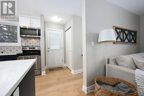 8 Gafney Court, Hamilton, ON - Indoor Photo Showing Kitchen