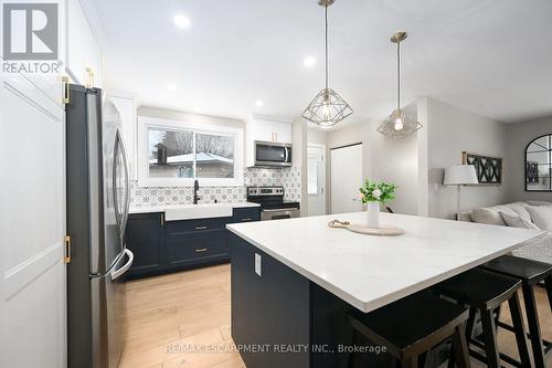 8 Gafney Court, Hamilton, ON - Indoor Photo Showing Kitchen With Upgraded Kitchen