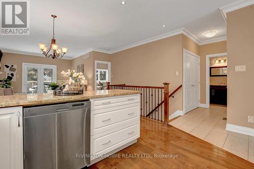 617 Meadowridge Circle, Ottawa, ON - Indoor Photo Showing Kitchen