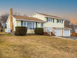 17 Flamingo Drive  Halifax, NS B3M 1S6