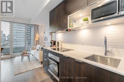 911 - 20 Tubman Avenue, Toronto, ON - Indoor Photo Showing Kitchen With Upgraded Kitchen