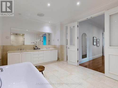 5104 - 311 Bay Street, Toronto, ON - Indoor Photo Showing Bathroom